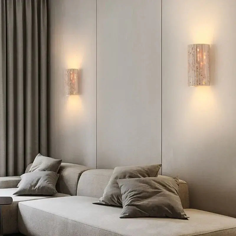 Applique murale beige avec une texture de pierre
