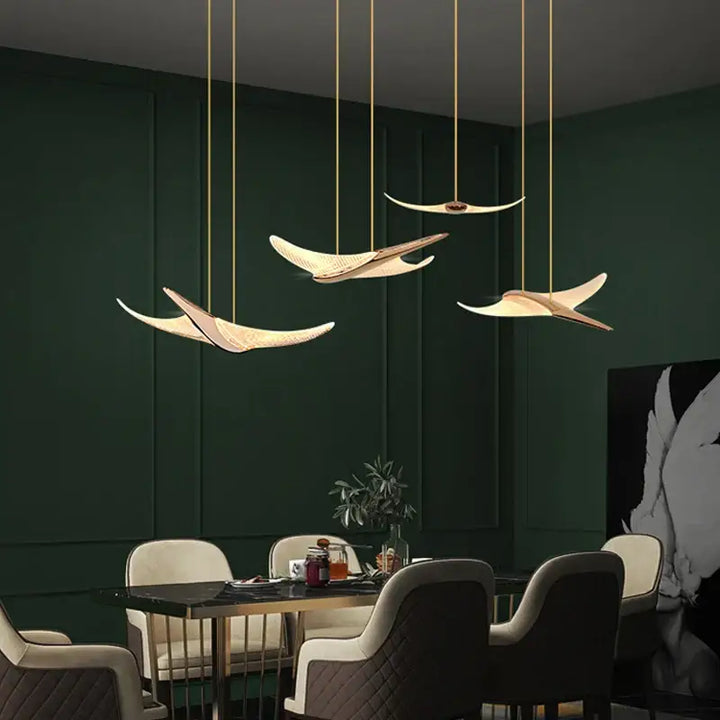 Suspension Design Volutes Aériennes LED Doré Sculptural