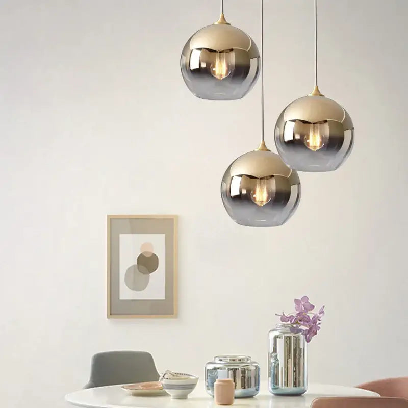 Suspension luminaire en verre rond teinté en doré, argent ou rose gold
