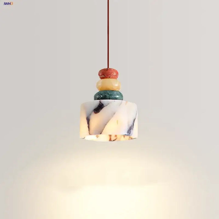 Suspension luminaire noir et blanc avec 3 boules colorées