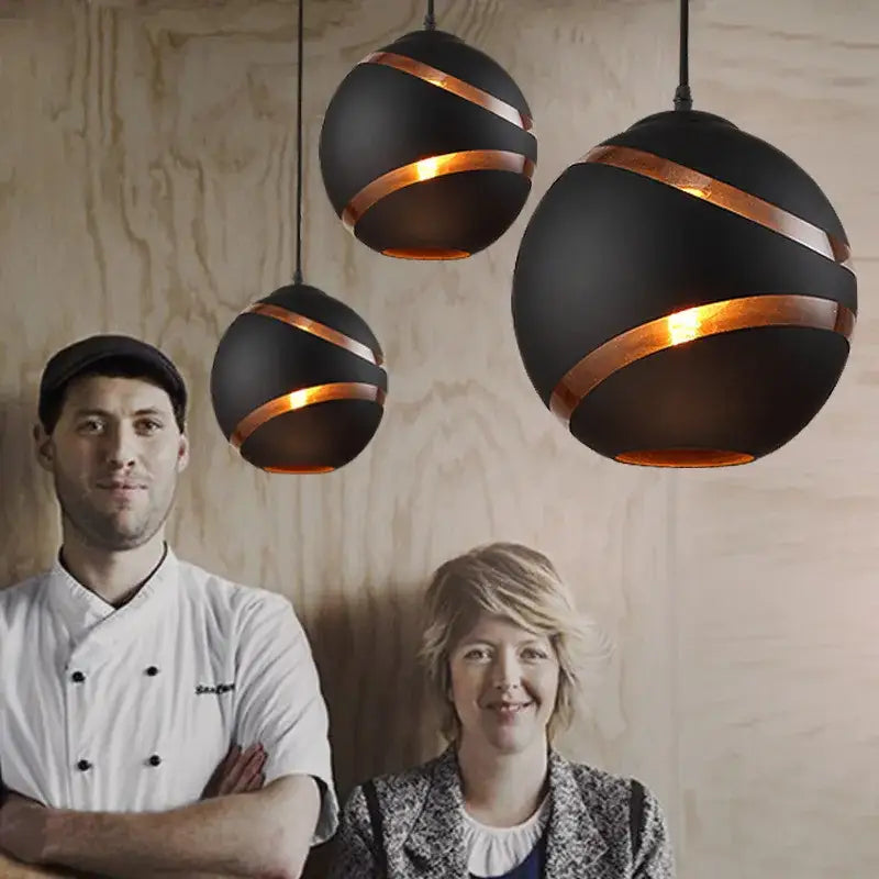 Suspension luminaire ronde disponible en noir ou blanc