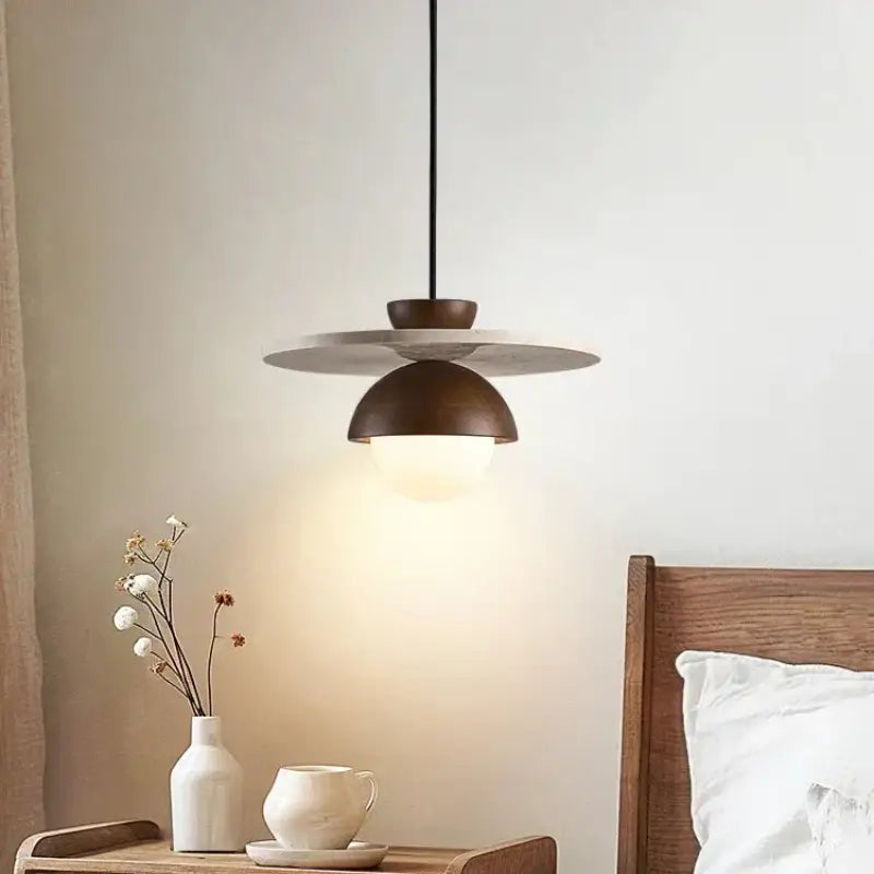 Suspension moderne bois et disque blanc avec globe lumineux décoratif