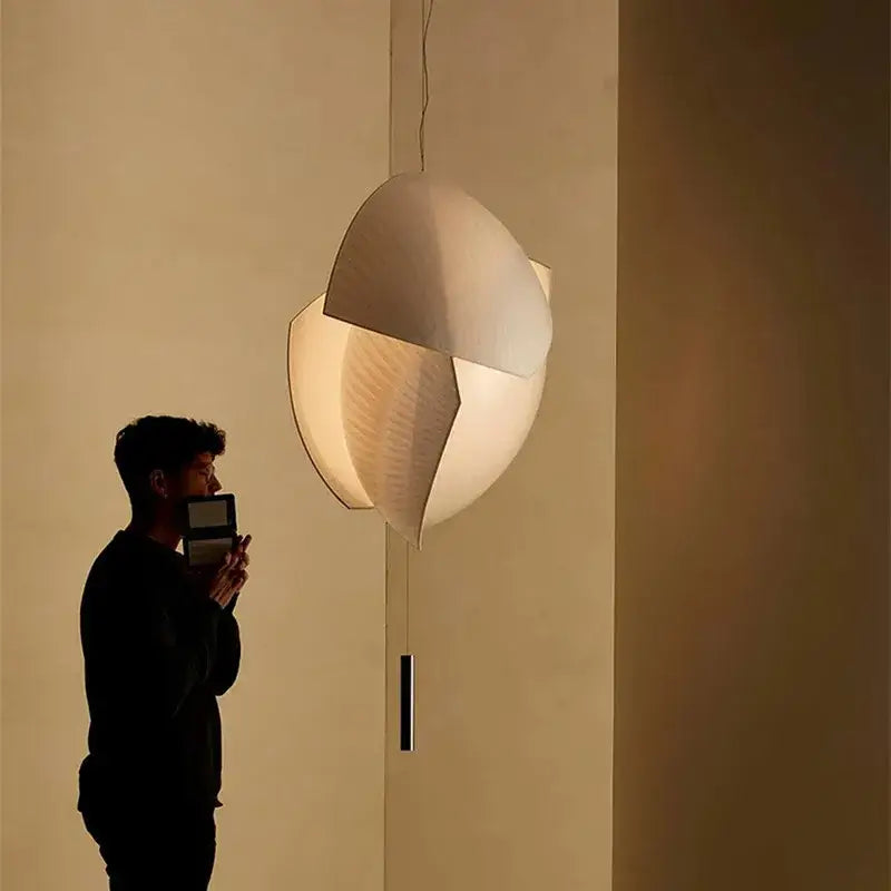 Suspension Moderne Sculpturale Pétales Blancs Design Chic