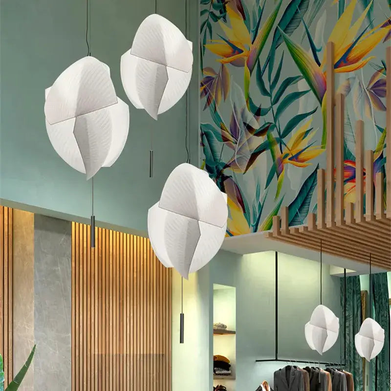 Suspension Moderne Sculpturale Pétales Blancs Design Chic