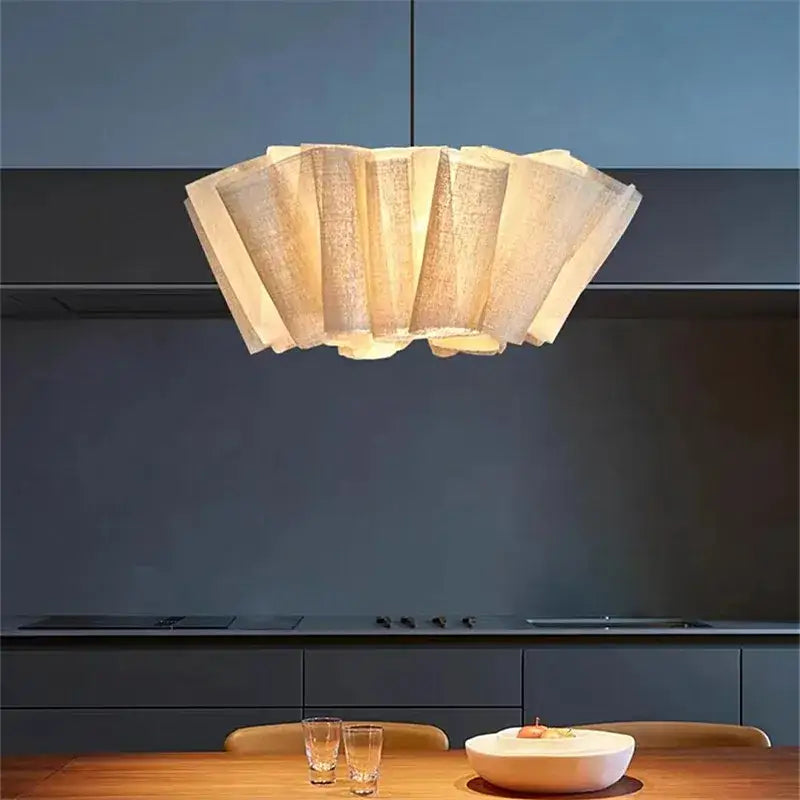 Suspension plissée en tissu beige style contemporain pour salle à mang…