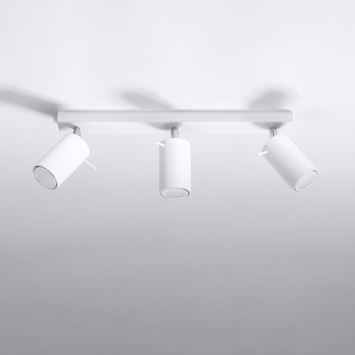 Luminaire Plafonnier blanc éteinte, vue rapprochée