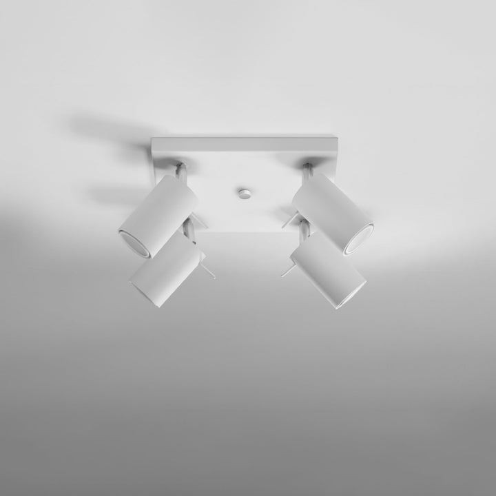 Luminaire Plafonnier blanc éteinte, vue rapprochée