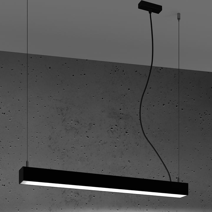 Suspension linéaire PINNE noir allumée, suspendue
