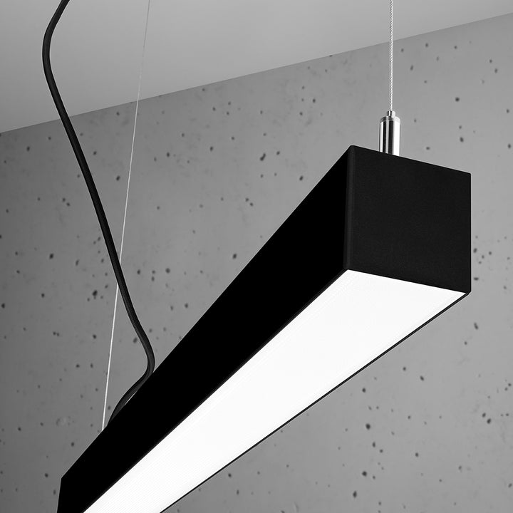 Suspension linéaire PINNE noir éteinte, vue en perspective