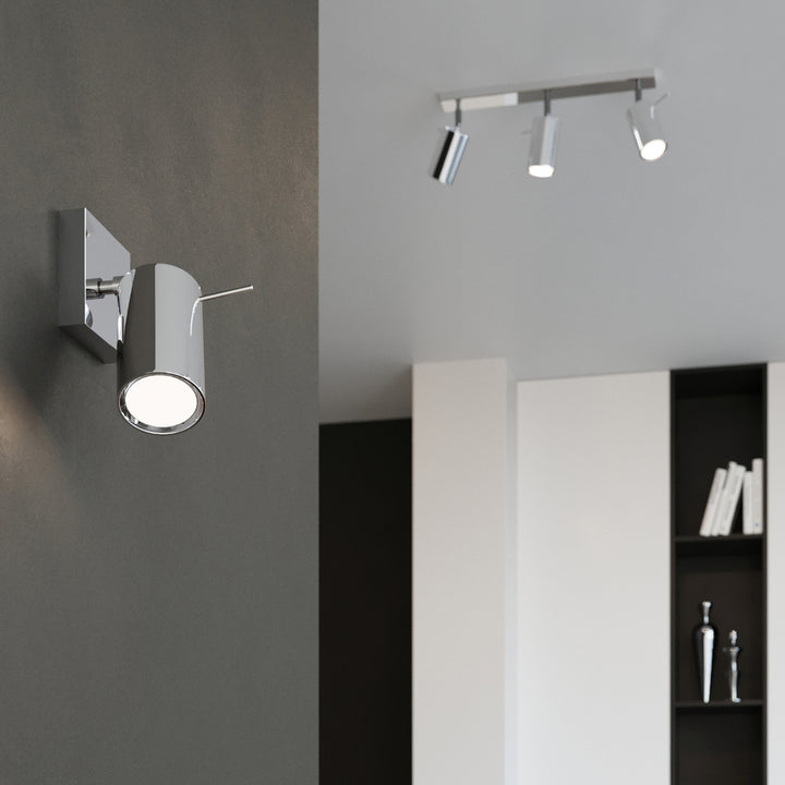 Luminaire Plafonnier chrome allumée, vue rapprochée