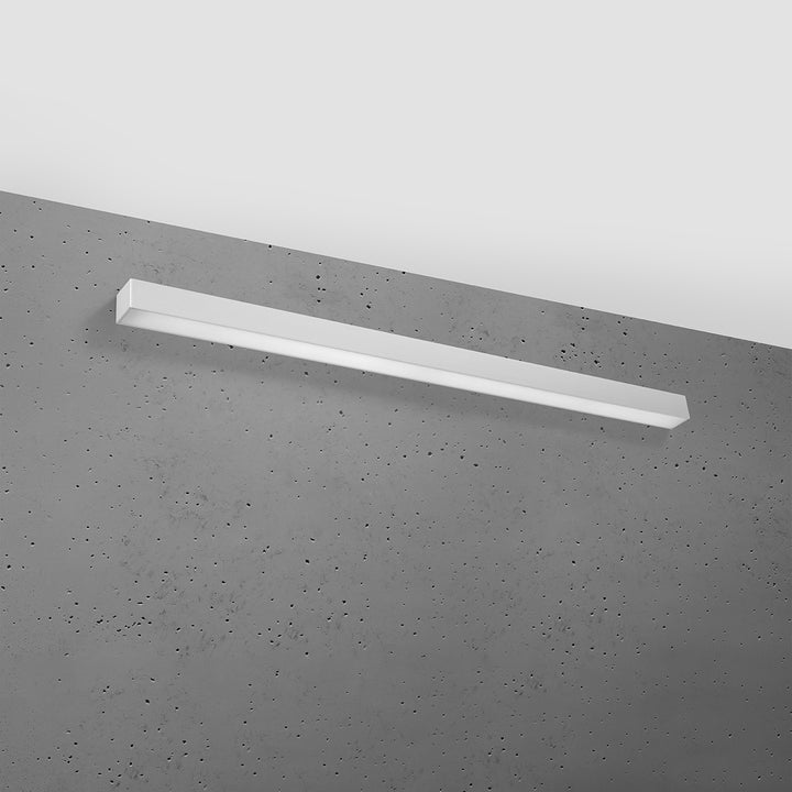Applique murale linéaire PINNE gris éteinte, posée au mur