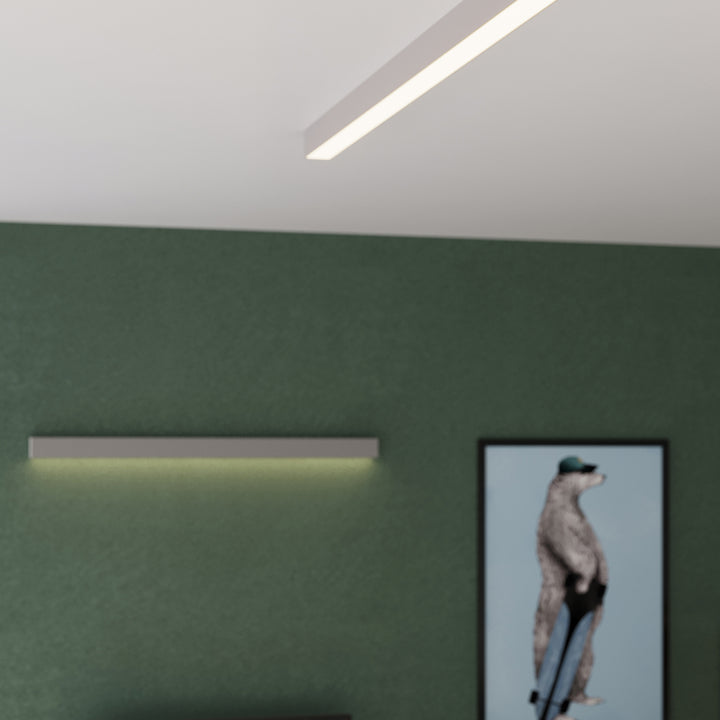 Applique murale linéaire PINNE gris au-dessus d'un tableau