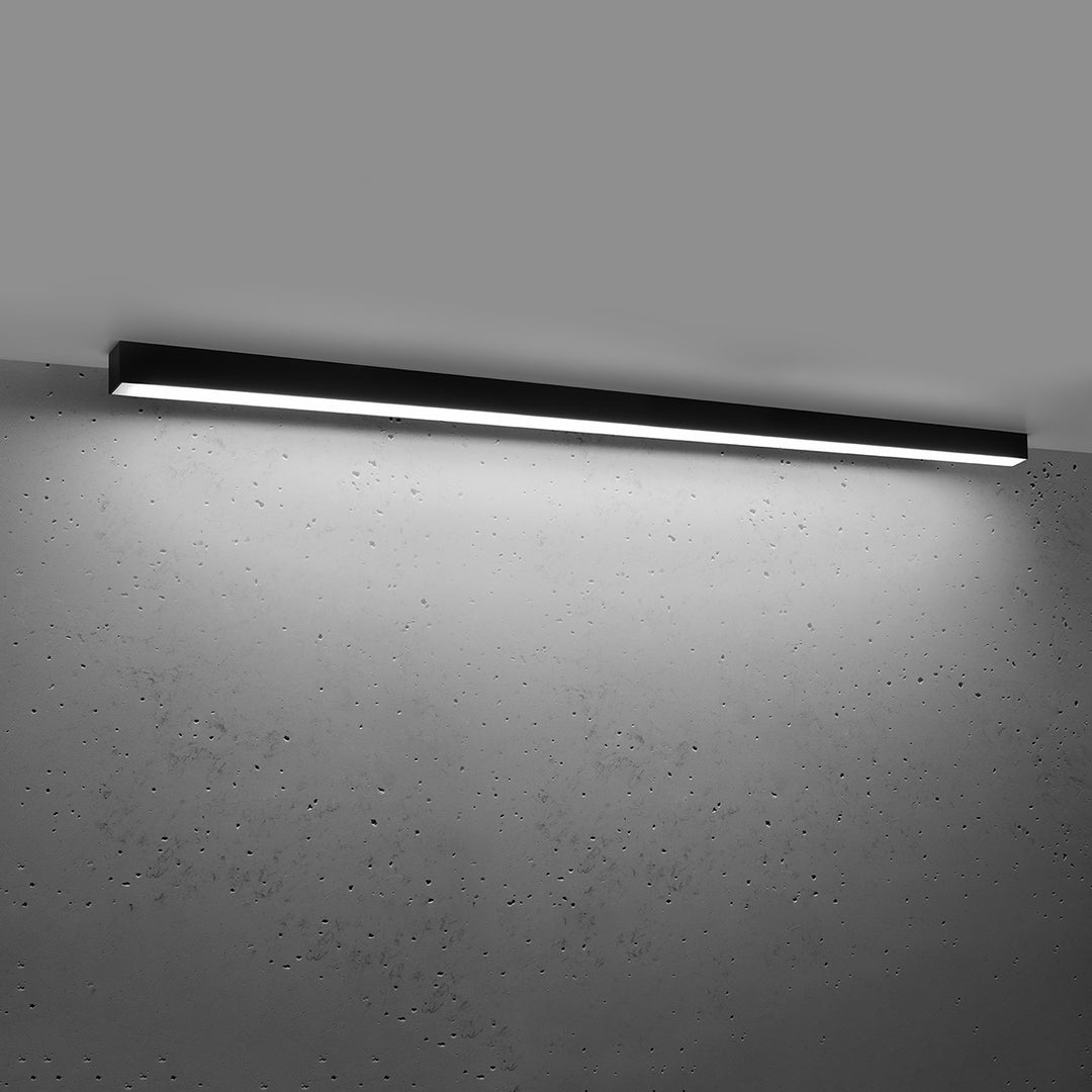 Plafonnier linéaire PINNE noir allumée, au plafond