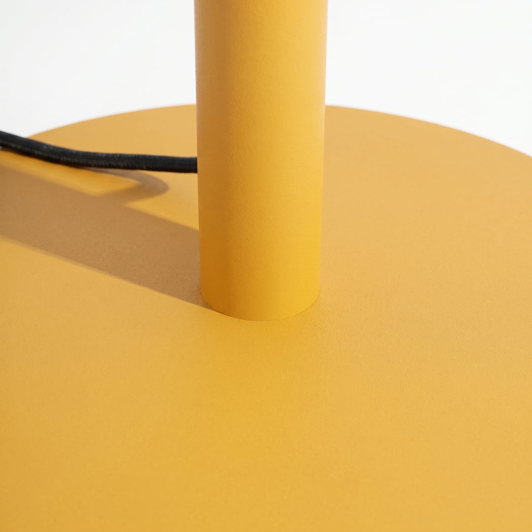 Lampadaire TRANG jaune détail de la base