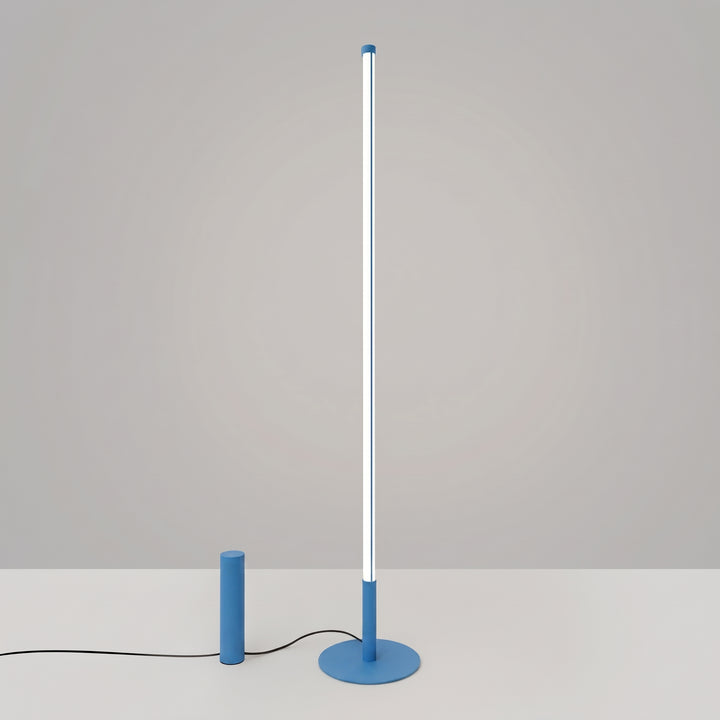 Lampadaire TRANG bleu clair allumée, tube lumineux