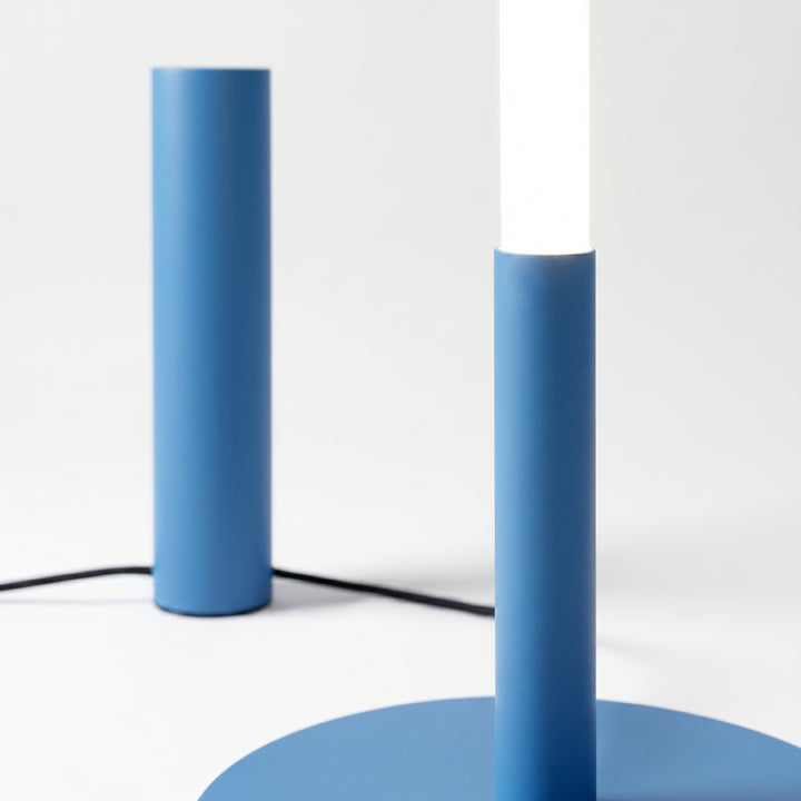Lampadaire TRANG bleu clair détail du pied