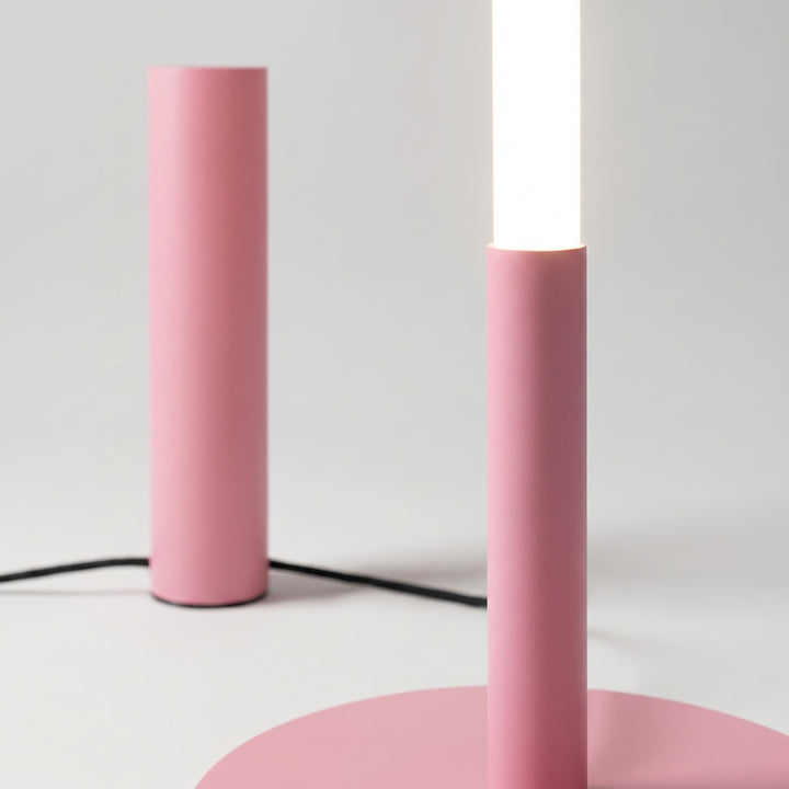 Lampadaire TRANG rose détail du pied