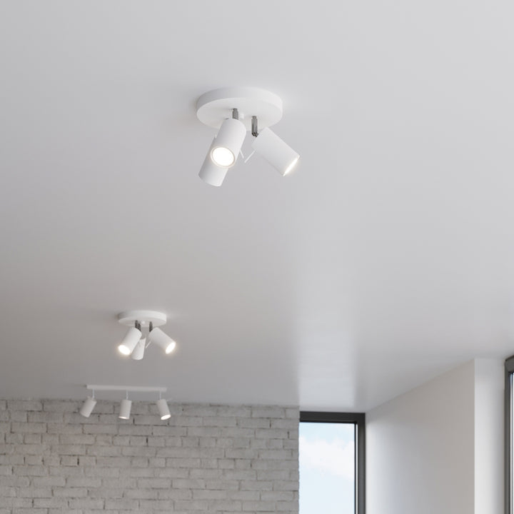 Luminaire Plafonnier blanc allumée, vue rapprochée