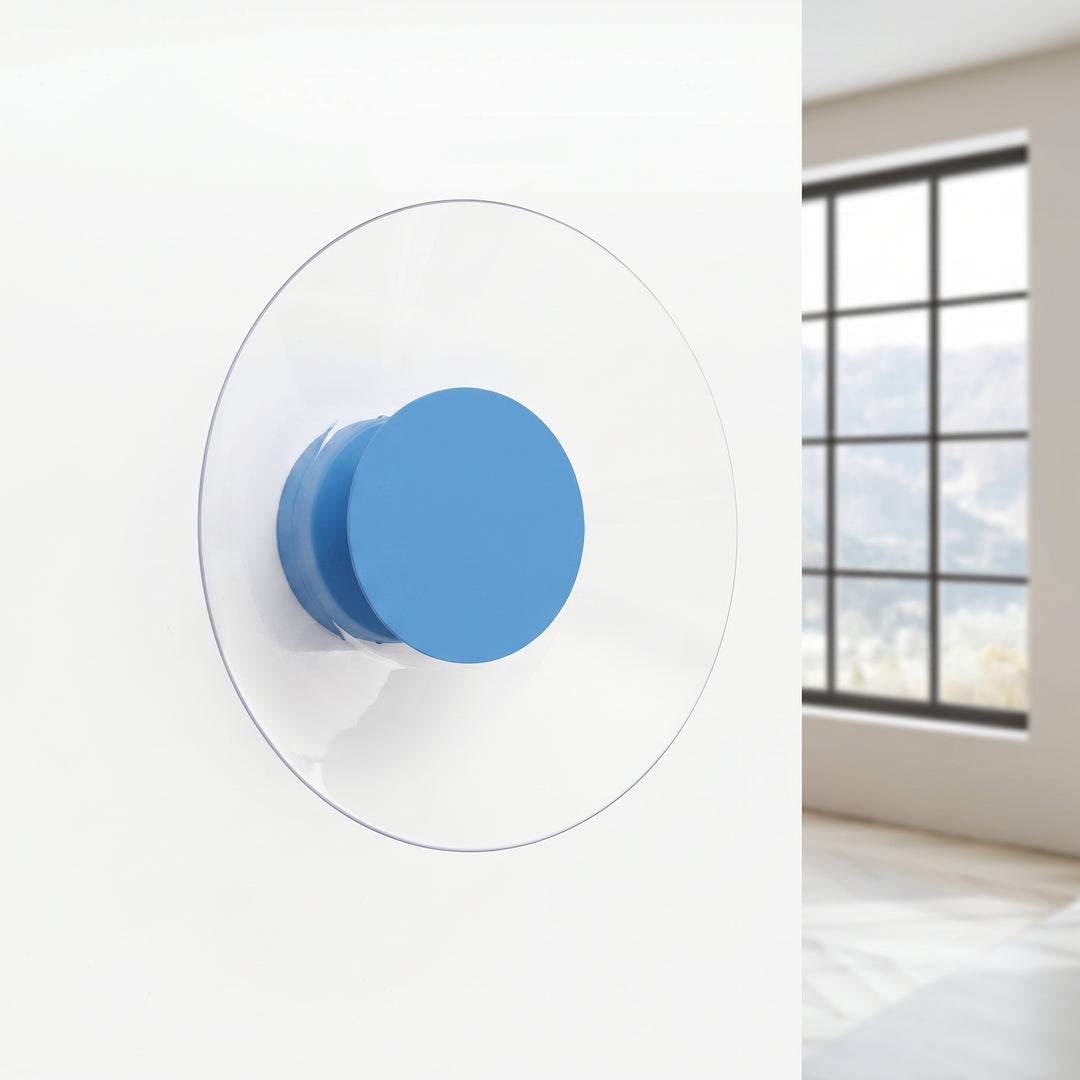 Applique murale ASTRO bleu clair éteinte, posée au mur