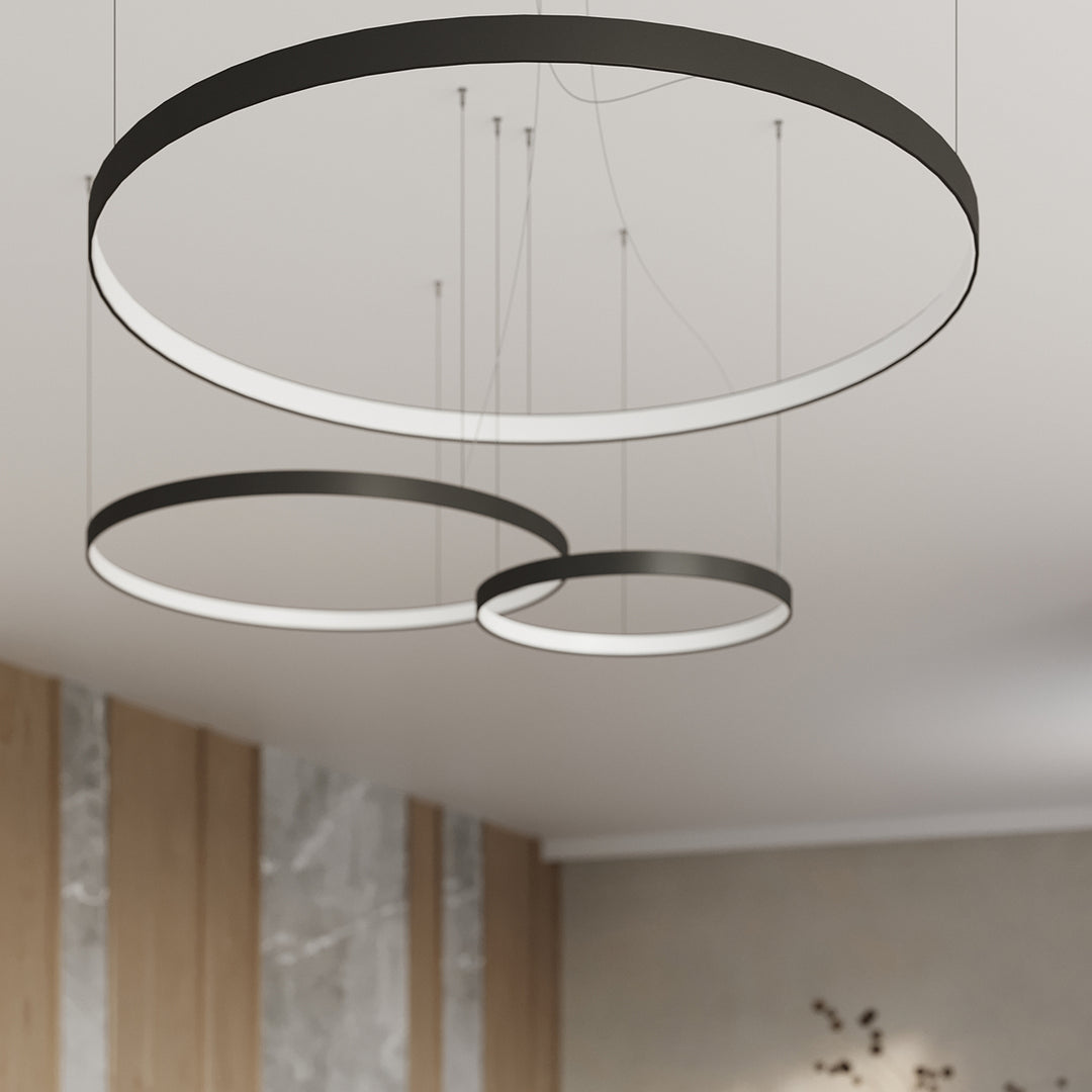 Lustre anneau RIO noir dans un salon