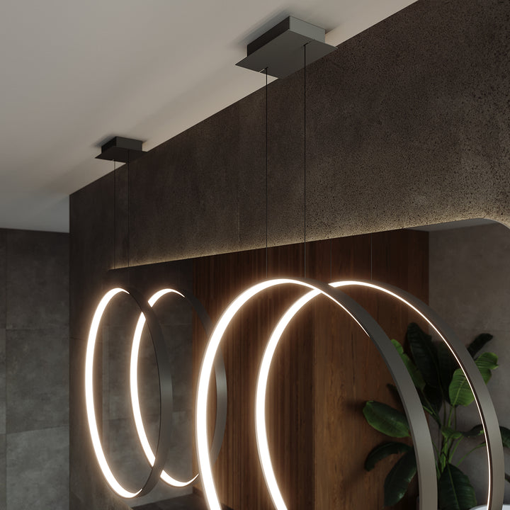 Suspension anneau RIO noir dans un intérieur contemporain
