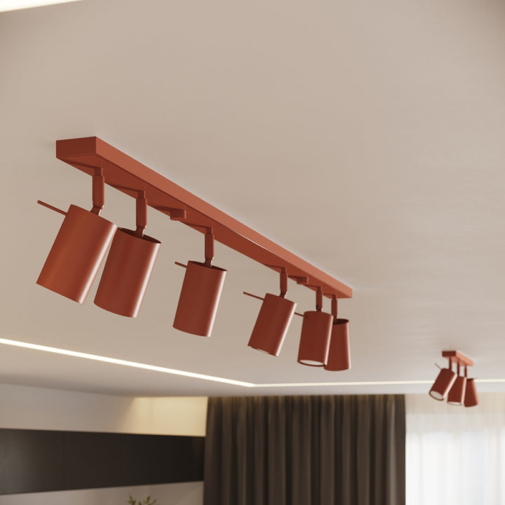 Luminaire Plafonnier ocre rouge allumée, vue rapprochée