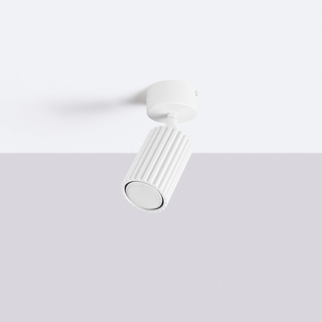 Luminaire Plafonnier blanc éteinte, vue rapprochée