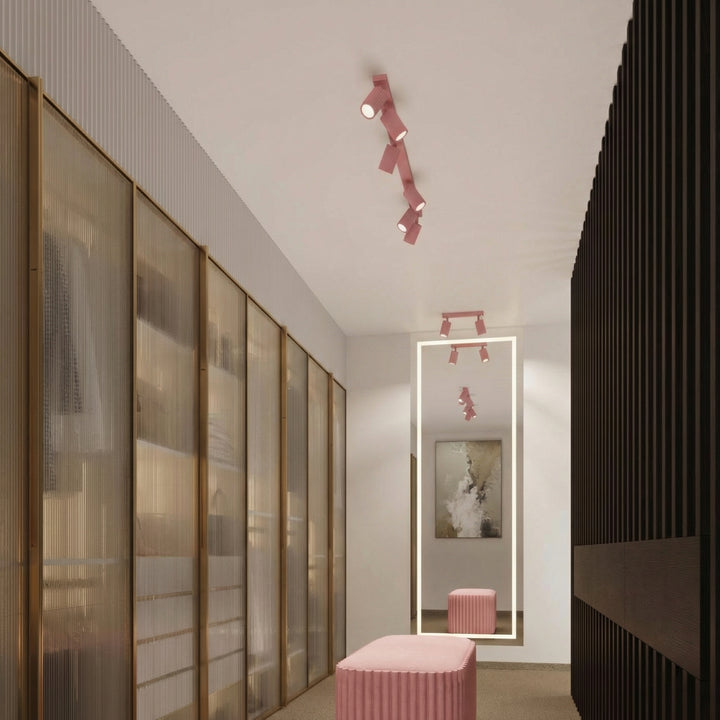 Luminaire Plafonnier rose allumée, vue rapprochée