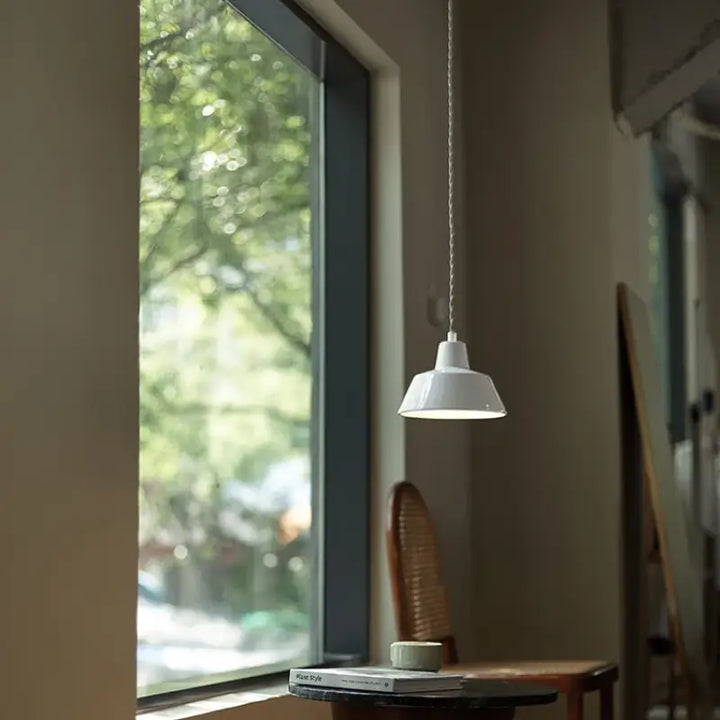 Suspension en céramique style atelier minimaliste chic