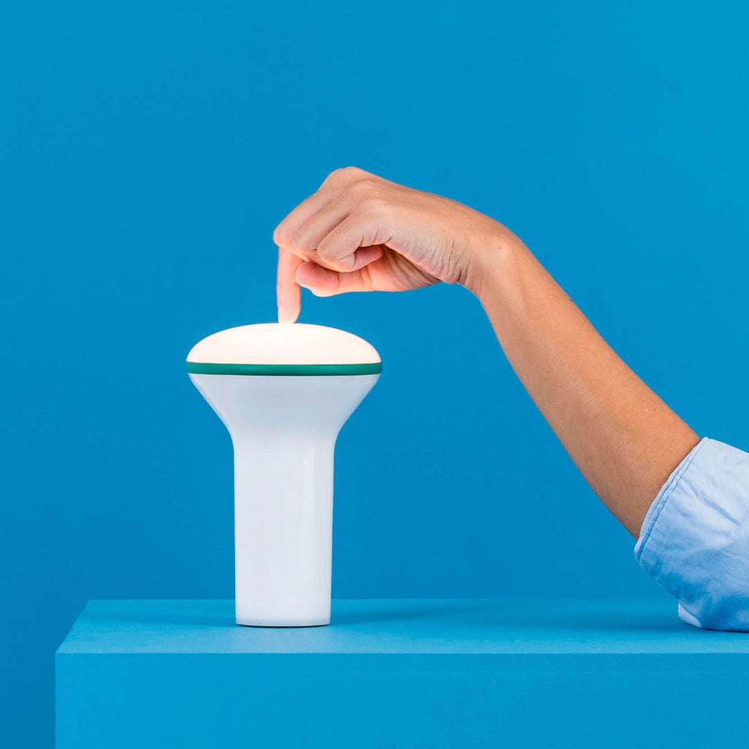 Lampe portable Buddy verte en situation