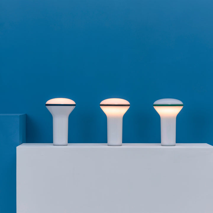 Lampe portable Buddy verte dans un intérieur