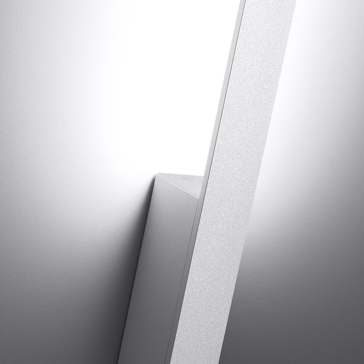 Applique murale SAPPO blanc allumée, vue en perspective