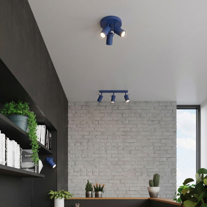 Luminaire Plafonnier outremer dans un intérieur contemporain