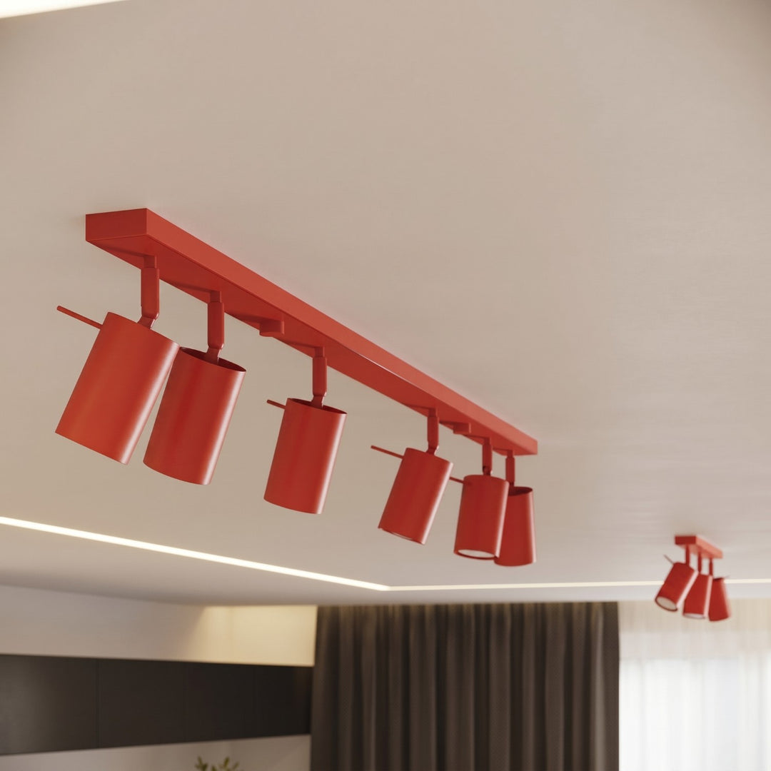Luminaire Plafonnier rouge allumée, vue rapprochée