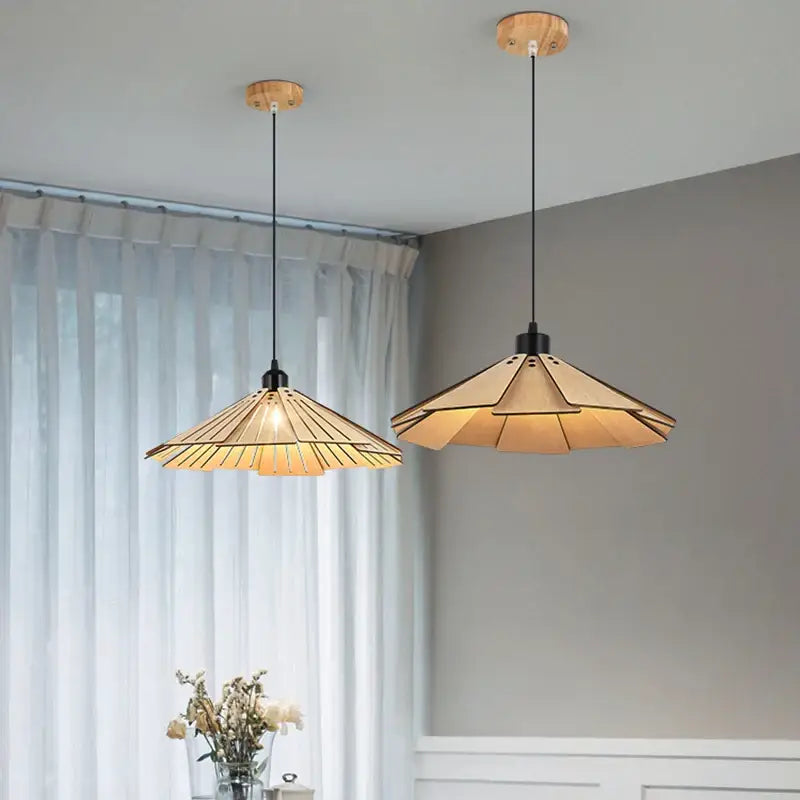 La suspension luminaire design épuré en bois naturel beige et marron