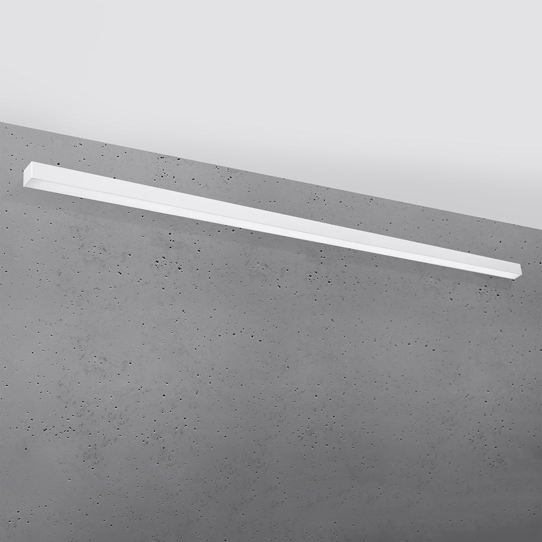 Applique murale linéaire PINNE blanc éteinte, posée au mur