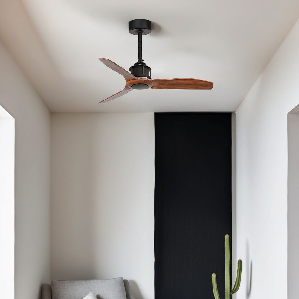 Ventilateur de plafond Just Fan noir et noyer en situation