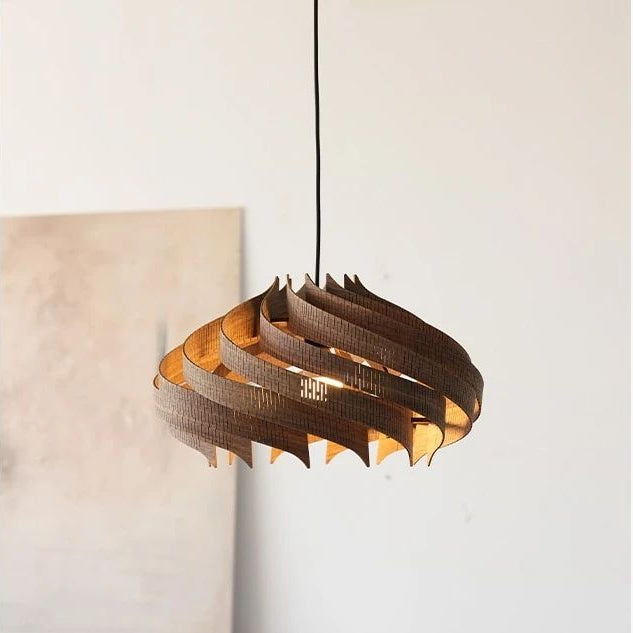 Lámpara colgante nórdica en espiral de madera Wabi Sabi Moon, ideal para comedor, estudio, bar o dormitorio. Fabricada en madera maciza de nogal y tilo.