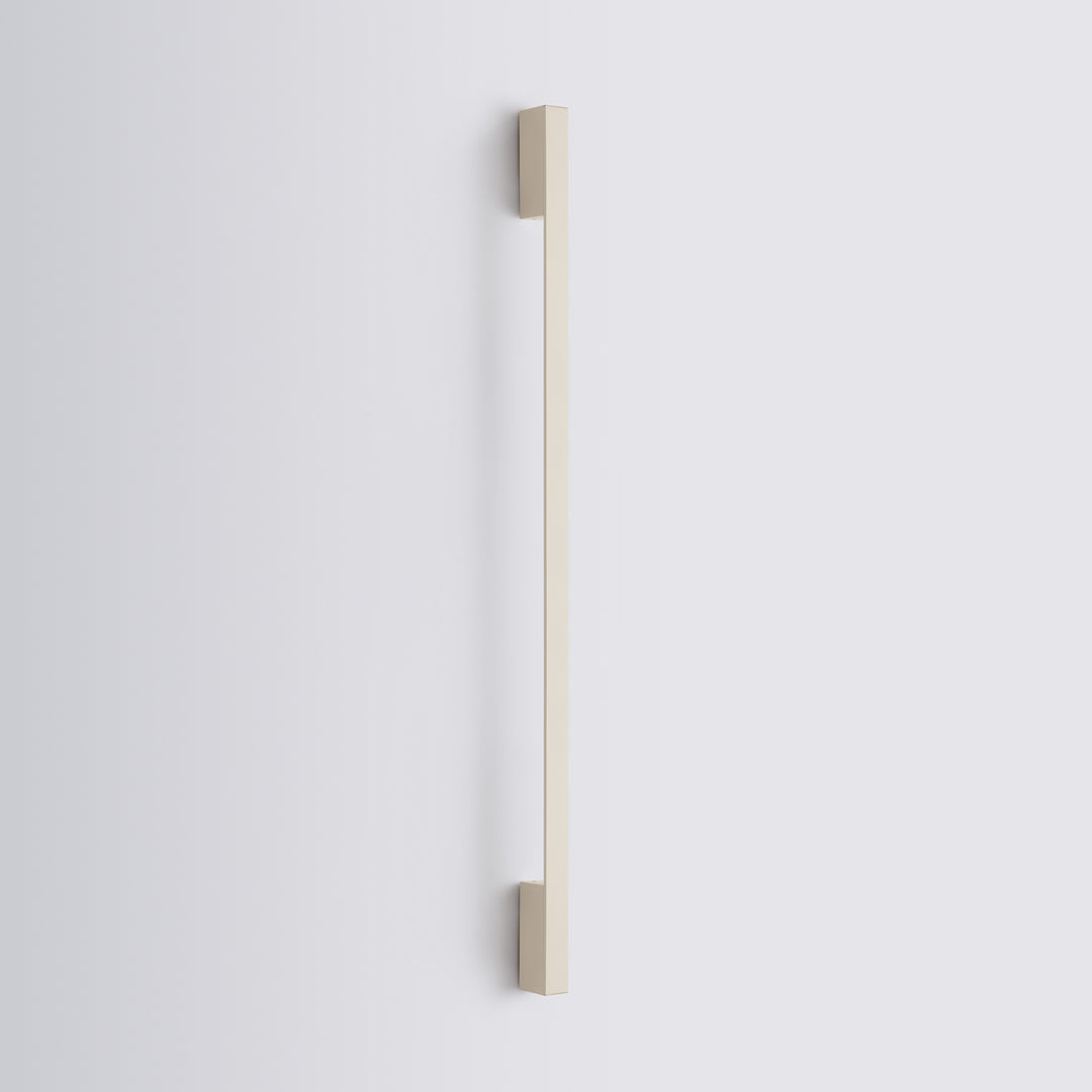 Applique murale SAPPO beige éteinte, posée au mur