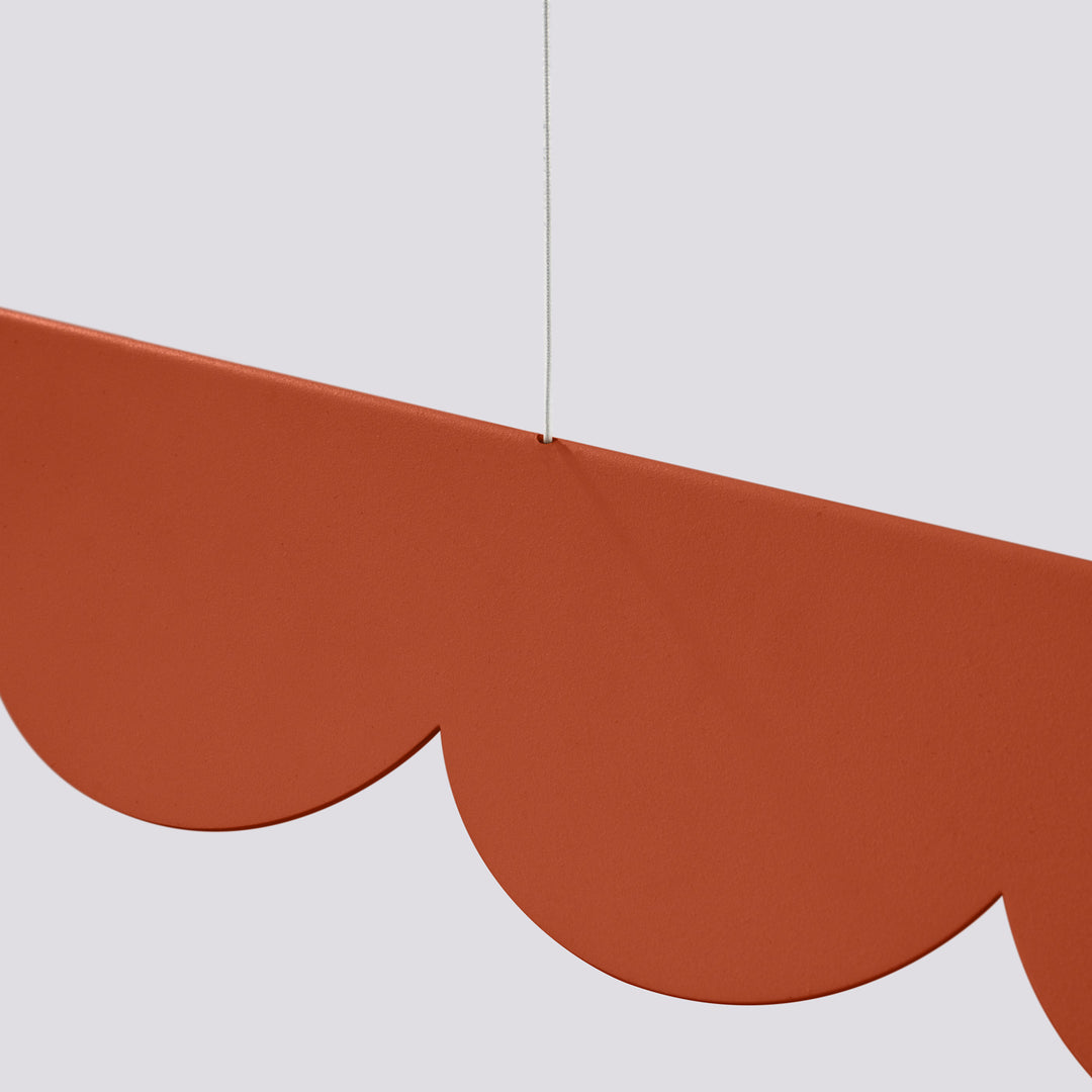 Suspension BISCUIT ocre rouge allumée, bandeau LED