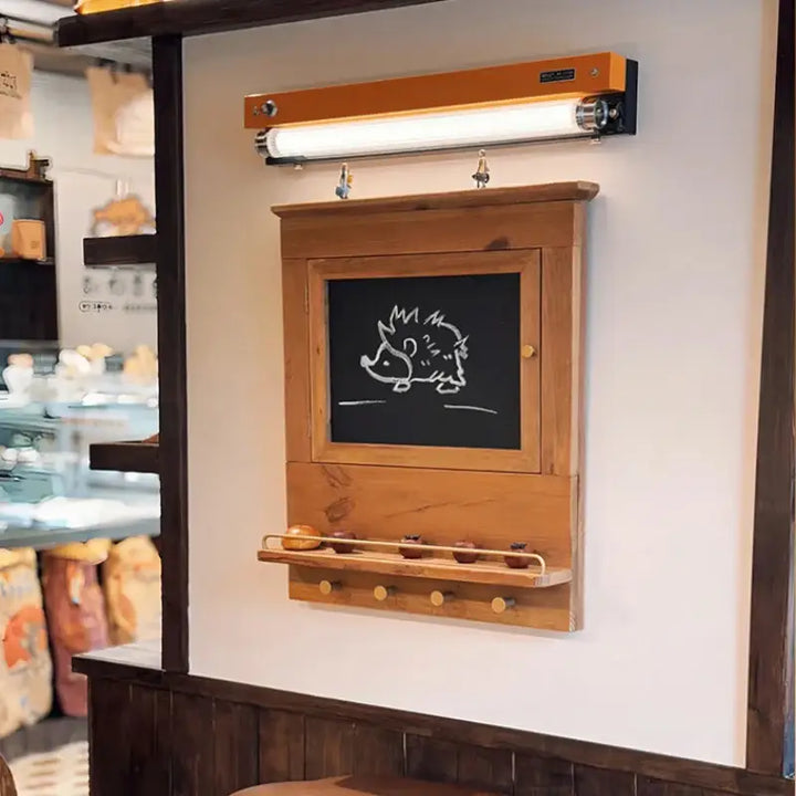 Suspension luminaire industriel tube fluorescent jaune au style loft