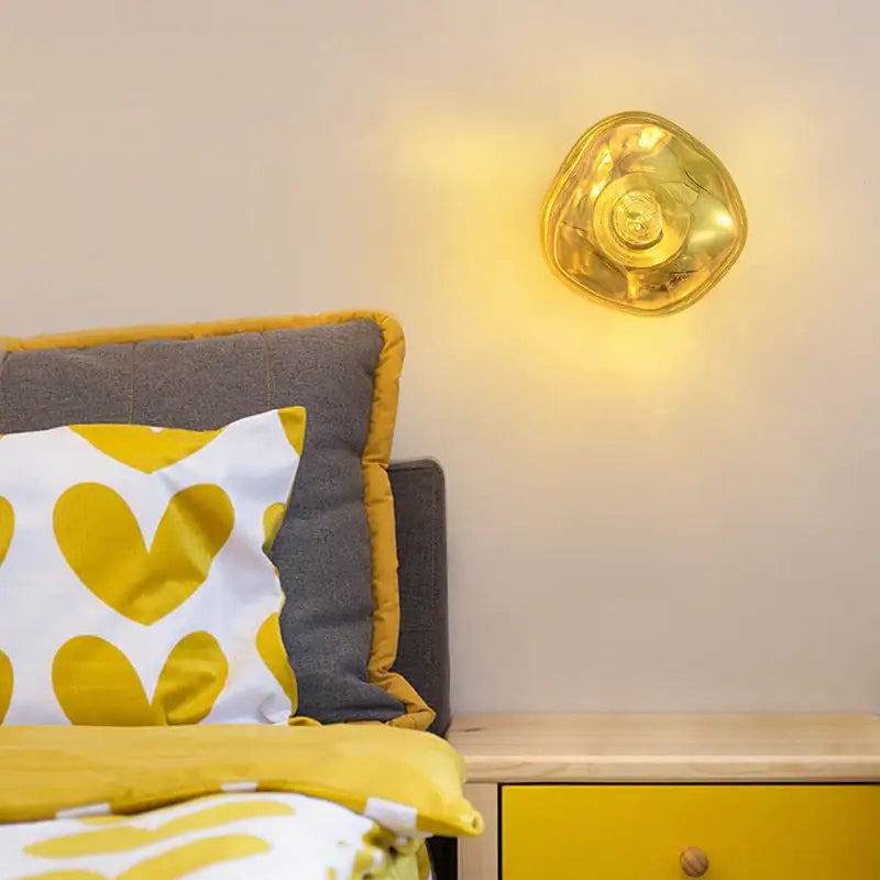 Applique vintage en acrylique clair et en métal élégant