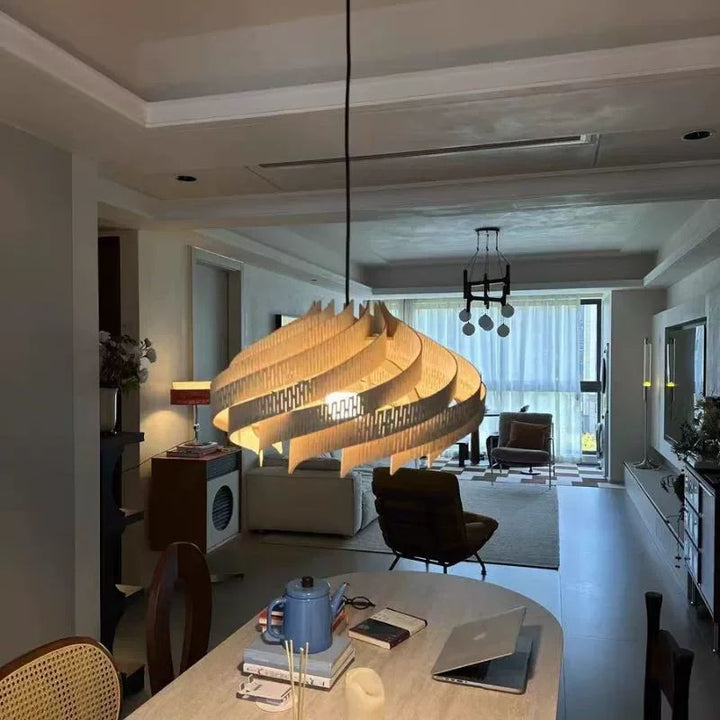 Lámpara colgante nórdica en espiral de madera Wabi Sabi Moon, ideal para comedor, estudio, bar o dormitorio. Fabricada en madera maciza de nogal y tilo.