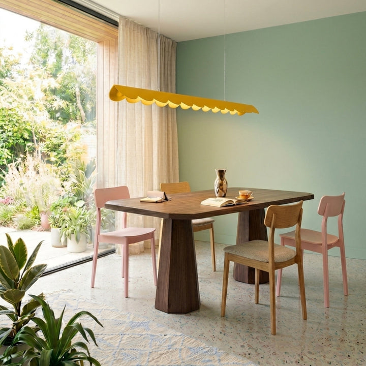 Suspension BISCUIT jaune dans un intérieur contemporain