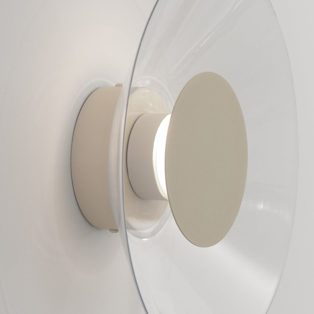 Applique murale ASTRO beige vue de profil, disque transparent