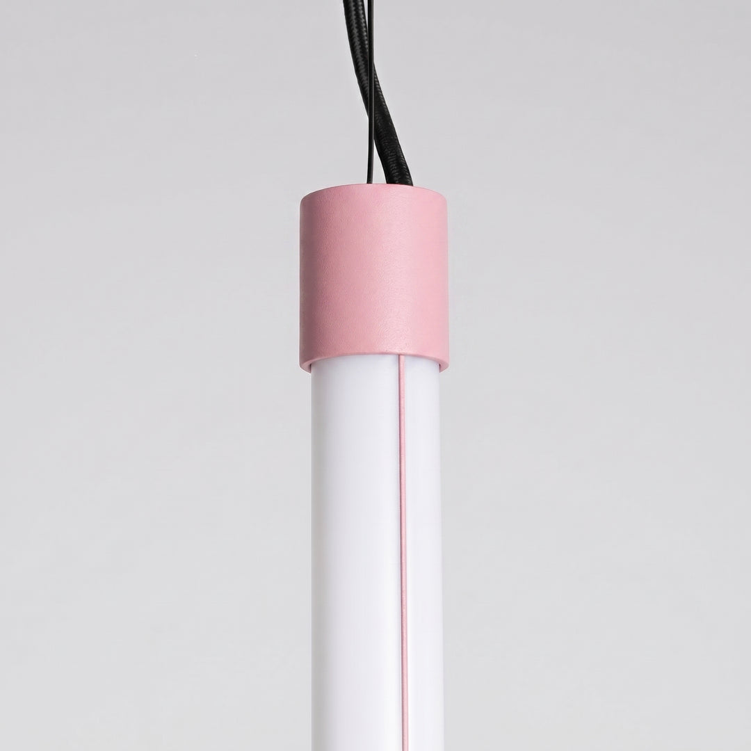 Suspension tube TRANG rose détail de l'embout