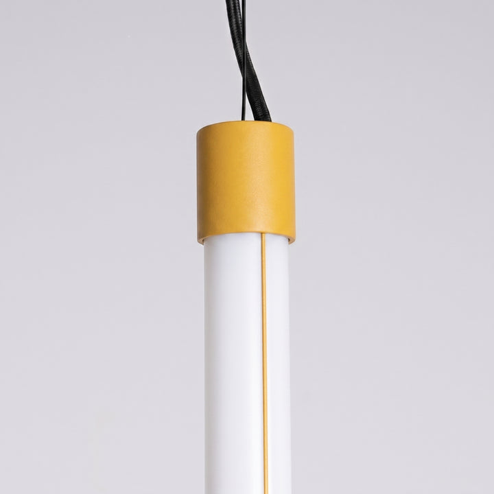Suspension tube TRANG jaune détail de l'embout