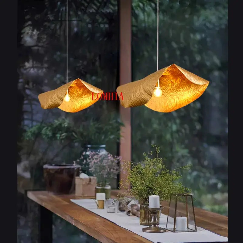 Suspension luminaire en bronze avec bords repliés raffiné