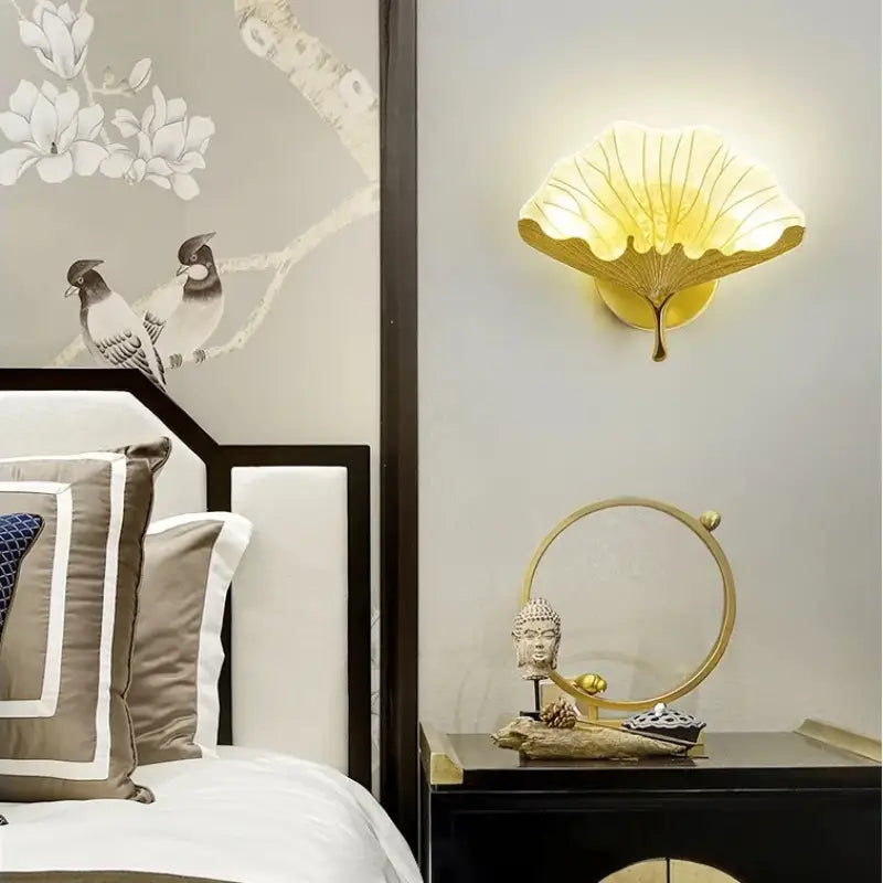 Applique murale moderne en forme de feuille dorée élégance