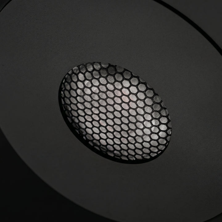 Suspension FINT noir détail de la grille anti-éblouissement